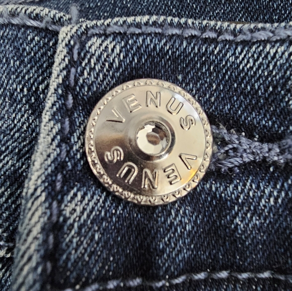 NWOT VENUS CAPRI JEANS WITH SEQUENCE GOLD CUFF - Picture 7 of 7